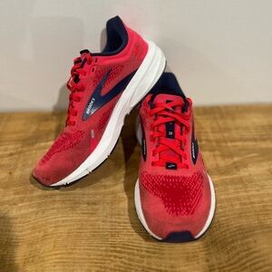Brooks launch‎ Womens pink and blue running shoes size 8 EUC
